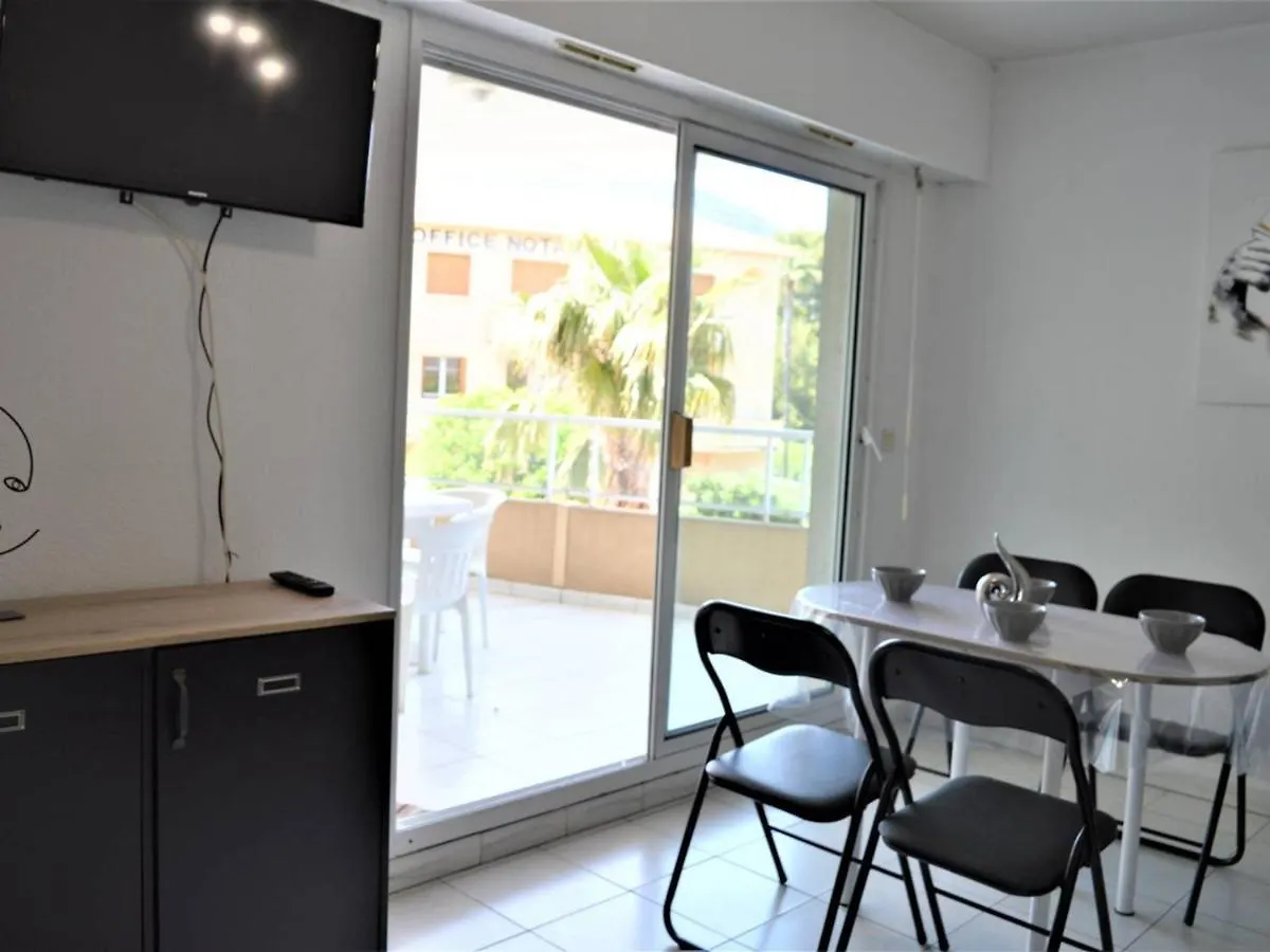 Apartment Appartement T2 Avec Terrasse Et Garage En Plein Centre, 4 Couchages - Cavalaire-Sur-Mer - Fr-1-226B-105 France